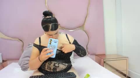 Snapshot of criistaal__ chatting on 05/27/26, 04:09 Criistaal online show from 05/27/26, 04:09