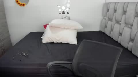 criistal_0 online show from 06/20/26, 01:30