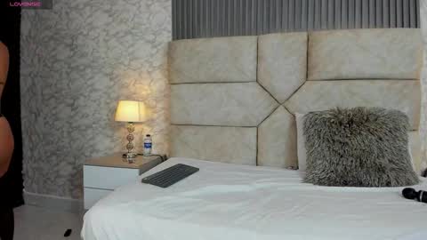 Cristina Sweet online show from 10/23/25, 12:04