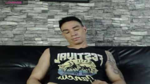 Snapshot of cris_angel01 chatting on 12/25/24, 11:00 Cris online show from 12/25/24, 11:00