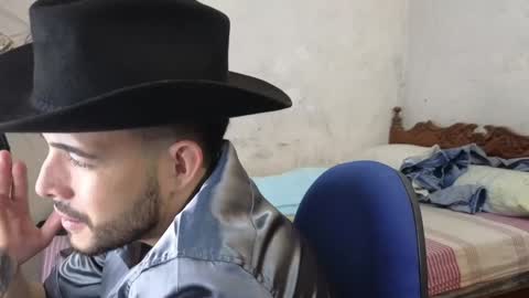 Snapshot of cris_simons chatting on 12/20/24, 01:58 cris_simons online show from 12/20/24, 01:58