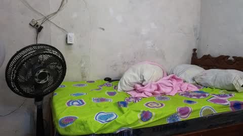 Snapshot of cris_simons chatting on 12/30/24, 04:09 cris_simons online show from 12/30/24, 04:09