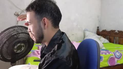 Snapshot of cris_simons chatting on 01/04/25, 03:18 cris_simons online show from 01/04/25, 03:18