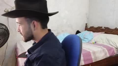 Snapshot of cris_simons chatting on 01/18/25, 03:53 cris_simons online show from 01/18/25, 03:53