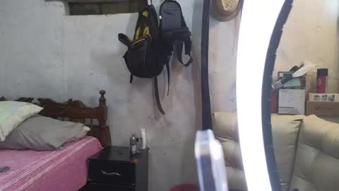 Snapshot of cris_simons chatting on 02/19/25, 12:14 cris_simons online show from 02/19/25, 12:14