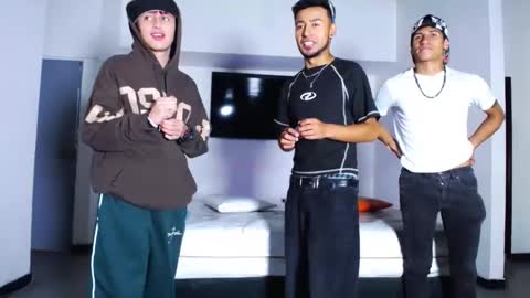 Snapshot of crismens chatting on 10/28/25, 12:41 crismens online show from 10/28/25, 12:41