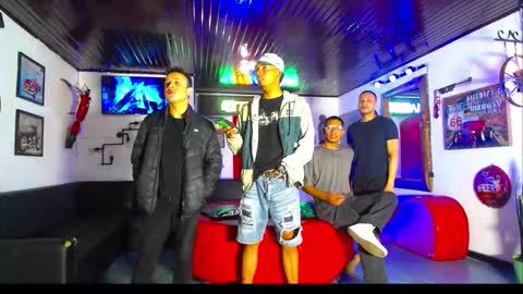 Snapshot of crismens chatting on 11/30/25, 08:02 crismens online show from 11/30/25, 08:02