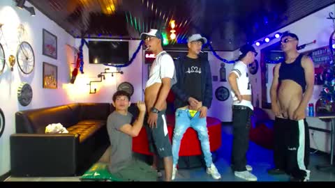 Snapshot of crismens chatting on 12/13/25, 08:14 crismens online show from 12/13/25, 08:14