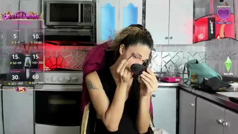 Snapshot of crisozzz chatting on 06/06/26, 06:12 Cristina Onazis online show from 06/06/26, 06:12
