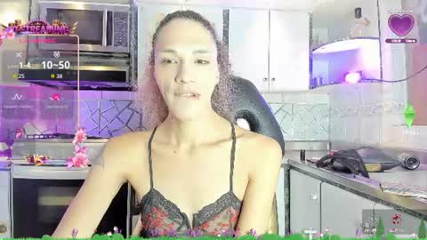 Snapshot of crisozzz chatting on 06/11/26, 05:44 Cristina Onazis online show from 06/11/26, 05:44