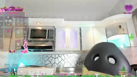 Snapshot of crisozzz chatting on 06/14/26, 05:37 Cristina Onazis online show from 06/14/26, 05:37