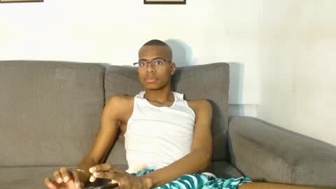 criss_zuri online show from 10/21/25, 11:55