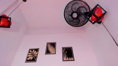 criss_zuri online show from 04/01/26, 12:06