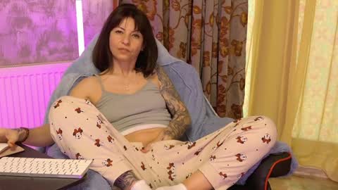 crissy_love online show from 04/04/26, 05:38