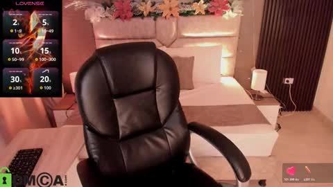 Snapshot of cristal__adams chatting on 11/29/25, 12:30 cristal__adams online show from 11/29/25, 12:30