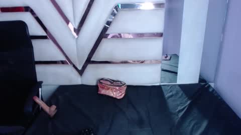 Cristal online show from 09/17/25, 04:03