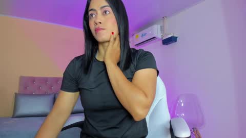 Snapshot of cristal_crossfit chatting on 09/29/25, 10:20 Cristal online show from 09/29/25, 10:20