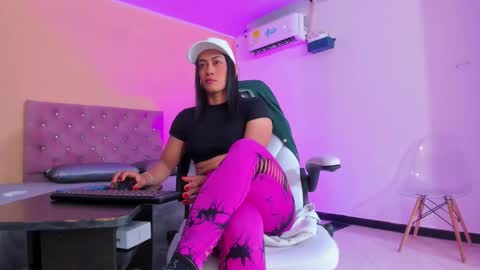Snapshot of cristal_crossfit chatting on 10/12/25, 11:20 Cristal online show from 10/12/25, 11:20