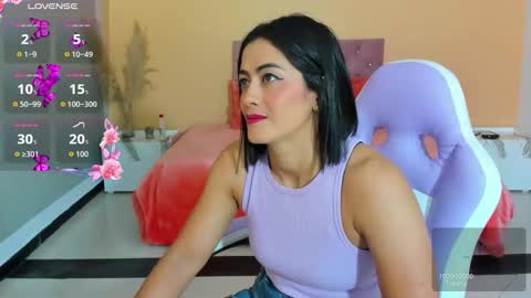 Snapshot of cristal_crossfit chatting on 10/25/25, 10:23 Cristal online show from 10/25/25, 10:23