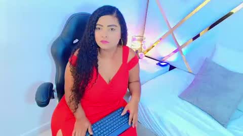 Snapshot of cristal_curly_ chatting on 07/24/26, 11:41 C R I S T A L online show from 07/24/26, 11:41