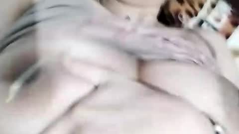 Snapshot of cristal_g19 chatting on 12/16/24, 06:43 online show from 12/16/24, 06:43