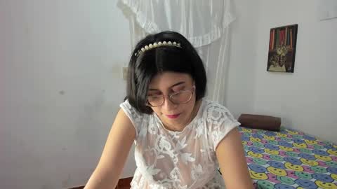 Snapshot of cristal_g19 chatting on 01/25/25, 03:30 online show from 01/25/25, 03:30