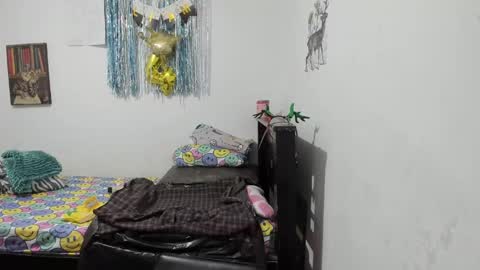 Snapshot of cristal_g19 chatting on 02/27/25, 07:12 online show from 02/27/25, 07:12