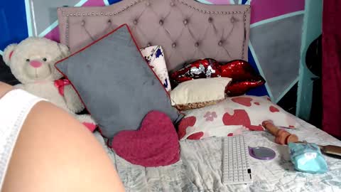 Snapshot of cristal_hot199037 chatting on 03/10/25, 10:04 Cristal online show from 03/10/25, 10:04