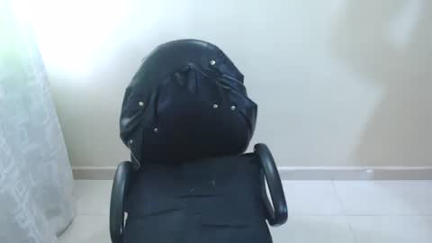 Snapshot of cristal_jayan chatting on 01/23/25, 10:11 HI online show from 01/23/25, 10:11