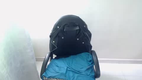 Snapshot of cristal_jayan chatting on 12/04/25, 05:10 HI online show from 12/04/25, 05:10