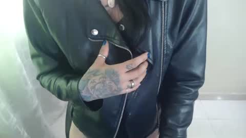 Snapshot of cristal_jayan chatting on 03/04/26, 06:58 HI online show from 03/04/26, 06:58