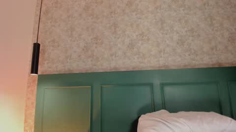 Snapshot of cristal_roberts_ chatting on 10/03/25, 12:57 Cristal online show from 10/03/25, 12:57