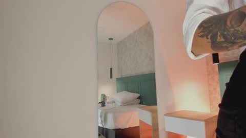 Snapshot of cristal_roberts_ chatting on 10/04/25, 01:31 Cristal online show from 10/04/25, 01:31