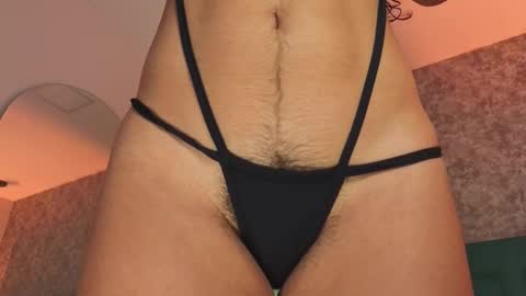 Snapshot of cristal_roberts_ chatting on 11/19/25, 01:22 Cristal online show from 11/19/25, 01:22