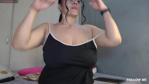 Snapshot of cristal_sexyboobs_ chatting on 05/08/26, 06:19 Cristal online show from 05/08/26, 06:19