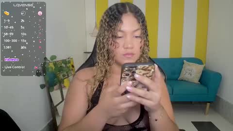 Snapshot of cristal_war chatting on 10/23/25, 11:03 Cristal online show from 10/23/25, 11:03