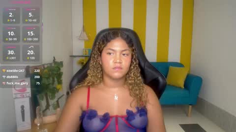 Snapshot of cristal_war chatting on 11/28/25, 12:57 Cristal online show from 11/28/25, 12:57