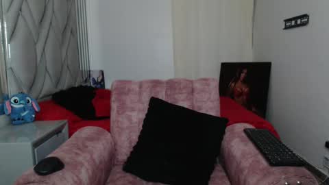 Snapshot of cristalbeautiful1 chatting on 10/04/25, 11:14 Natalie online show from 10/04/25, 11:14