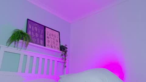 Nicole  Connection time 220pm-910pmCol online show from 11/12/25, 08:30