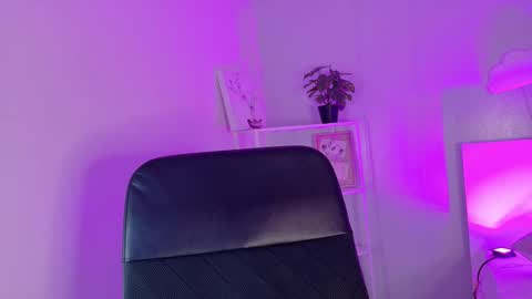 Nicole  Connection time 220pm-910pmCol online show from 03/05/26, 08:16