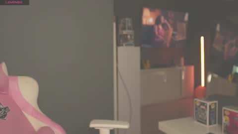 Laura online show from 11/29/25, 11:41