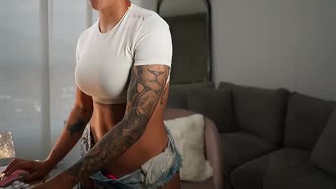 Laura online show from 03/02/26, 04:58