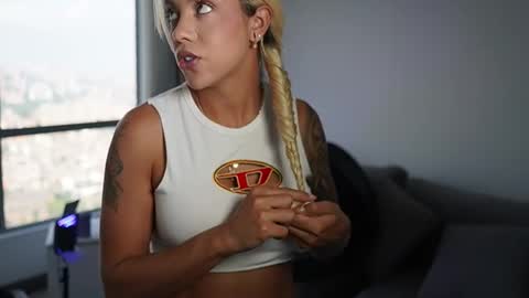 Laura online show from 03/28/26, 01:54