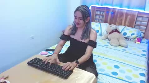 Snapshot of cristall_dulce_ chatting on 12/31/24, 12:11 cristall online show from 12/31/24, 12:11