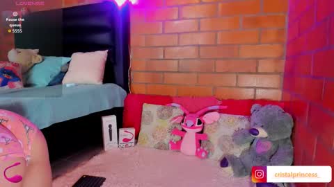 Snapshot of cristall_princess chatting on 10/28/25, 11:07 Cristal online show from 10/28/25, 11:07