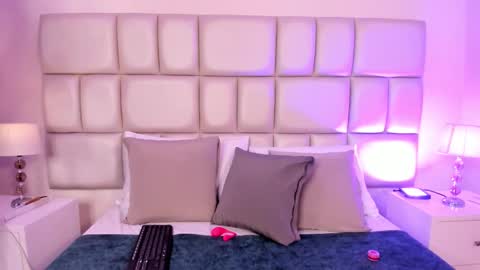 Snapshot of cristallwilliams chatting on 12/02/25, 08:15 cristallwilliams online show from 12/02/25, 08:15