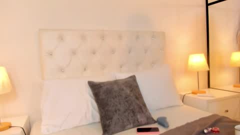 Snapshot of cristallwilliams chatting on 12/20/25, 11:39 cristallwilliams online show from 12/20/25, 11:39