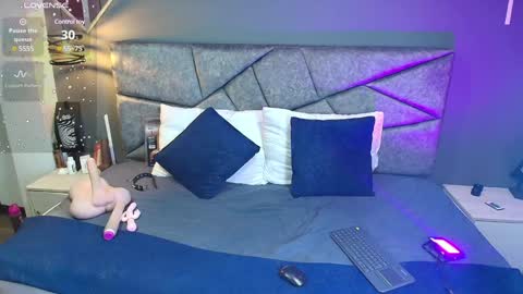 Snapshot of cristalmillf chatting on 01/14/25, 12:11 CRISTAL MILF online show from 01/14/25, 12:11