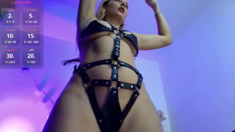 This blondie girl  is waiting for someone very horny to get some fun online show from 10/08/25, 04:37