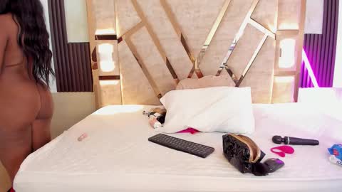 cristin  online show from 10/22/25, 07:13